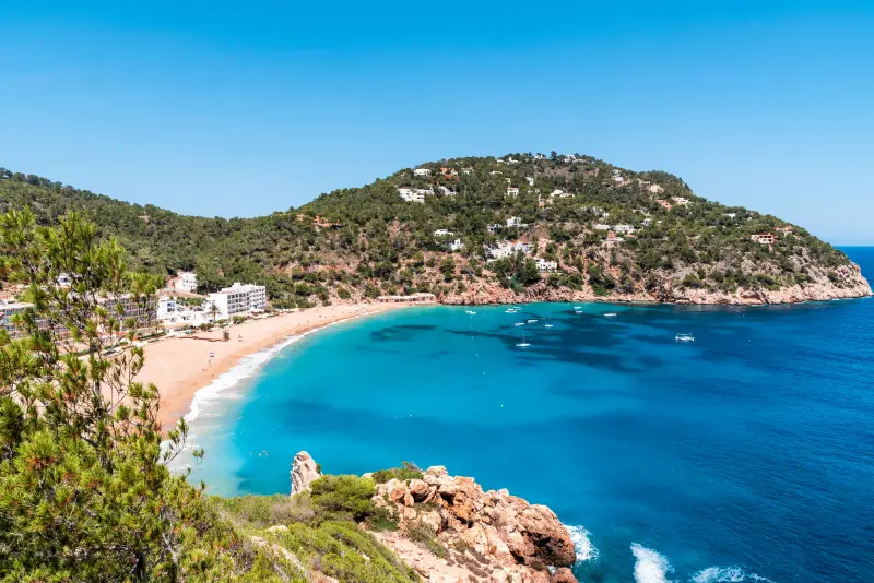 Cómo elegir alojamiento para tus vacaciones en Ibiza 1 Cómo elegir alojamiento para tus vacaciones en Ibiza